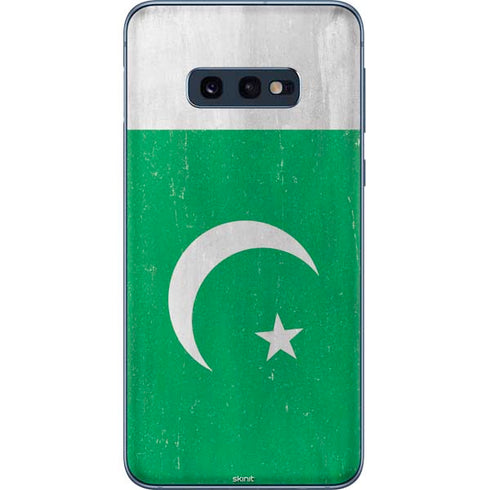 Pakistan Flag Distressed Galaxy S10e Skin